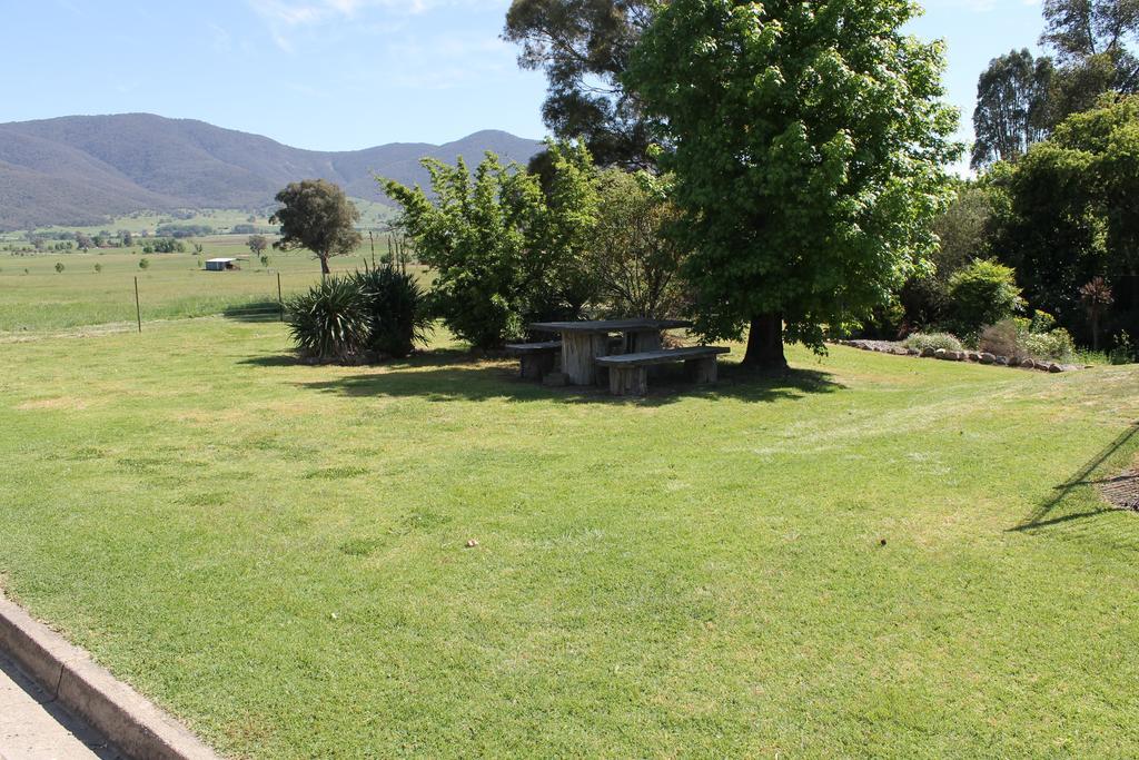 Mountain View Motel Corryong Екстер'єр фото