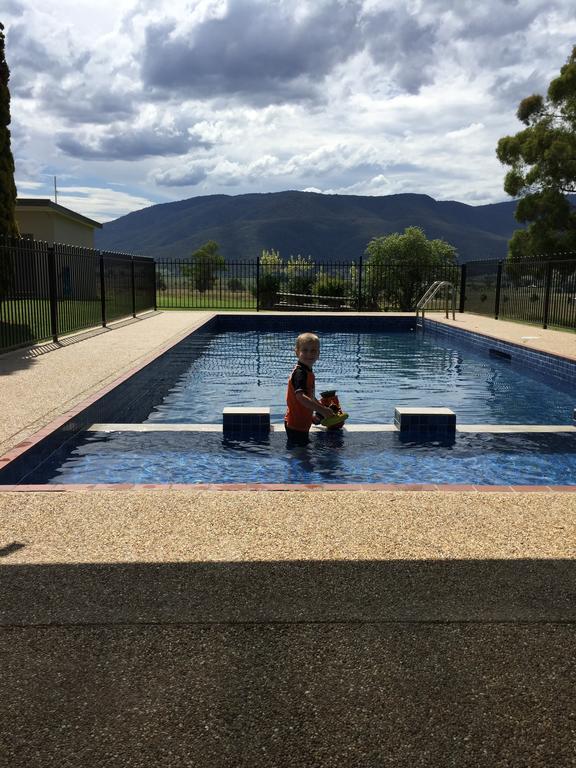 Mountain View Motel Corryong Екстер'єр фото