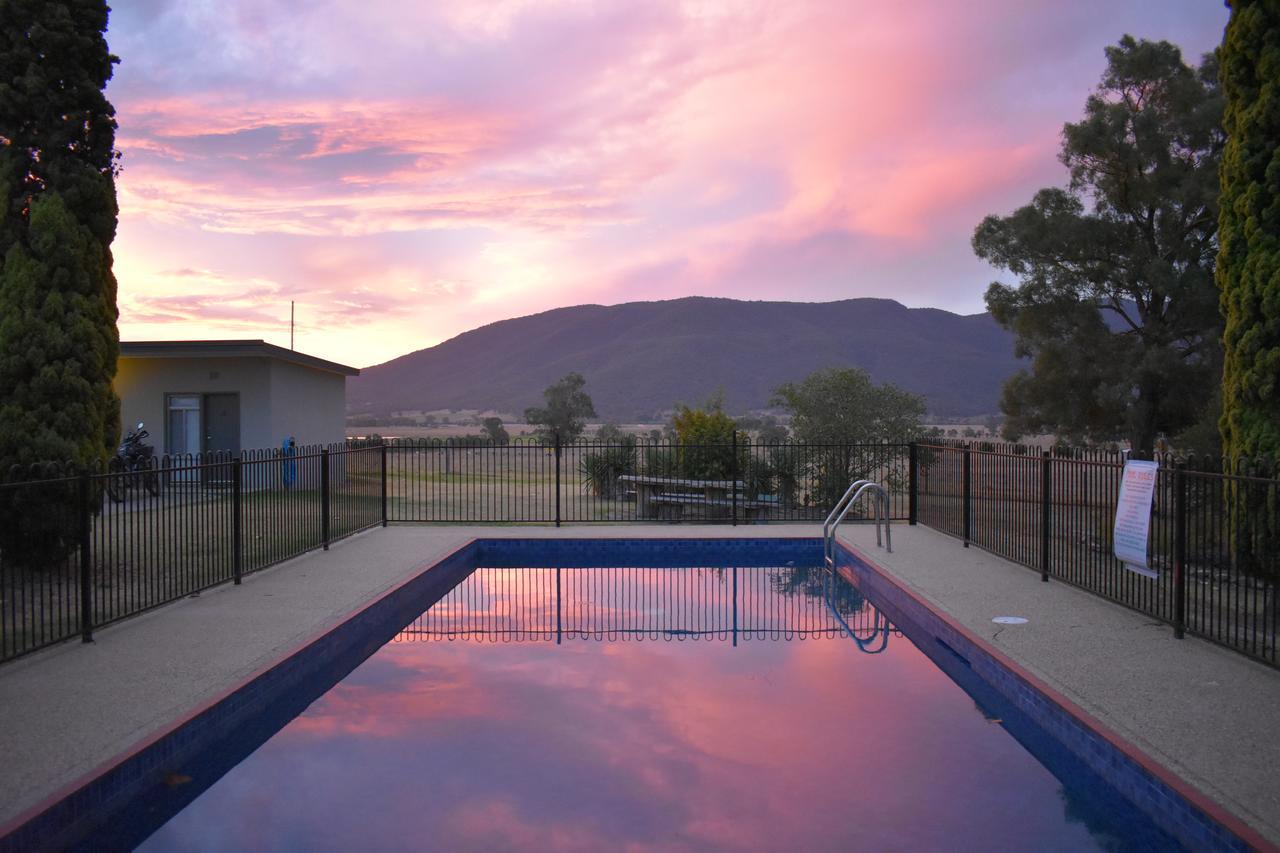 Mountain View Motel Corryong Екстер'єр фото