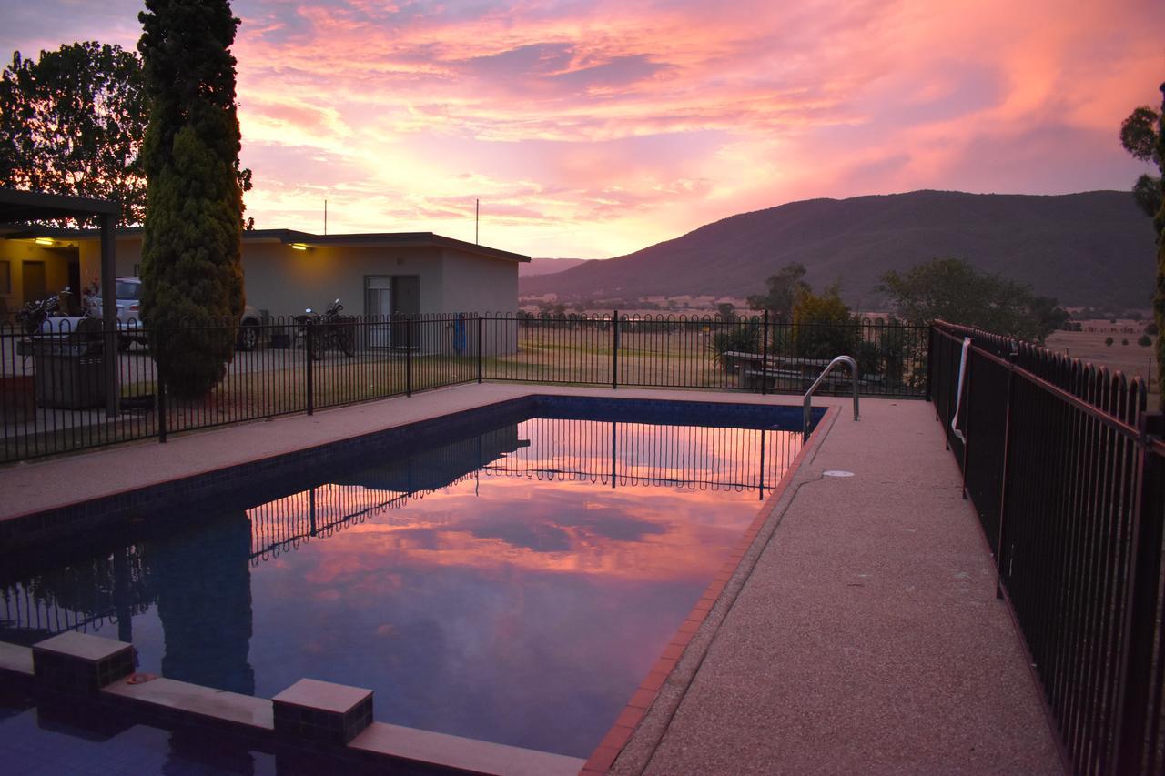 Mountain View Motel Corryong Екстер'єр фото