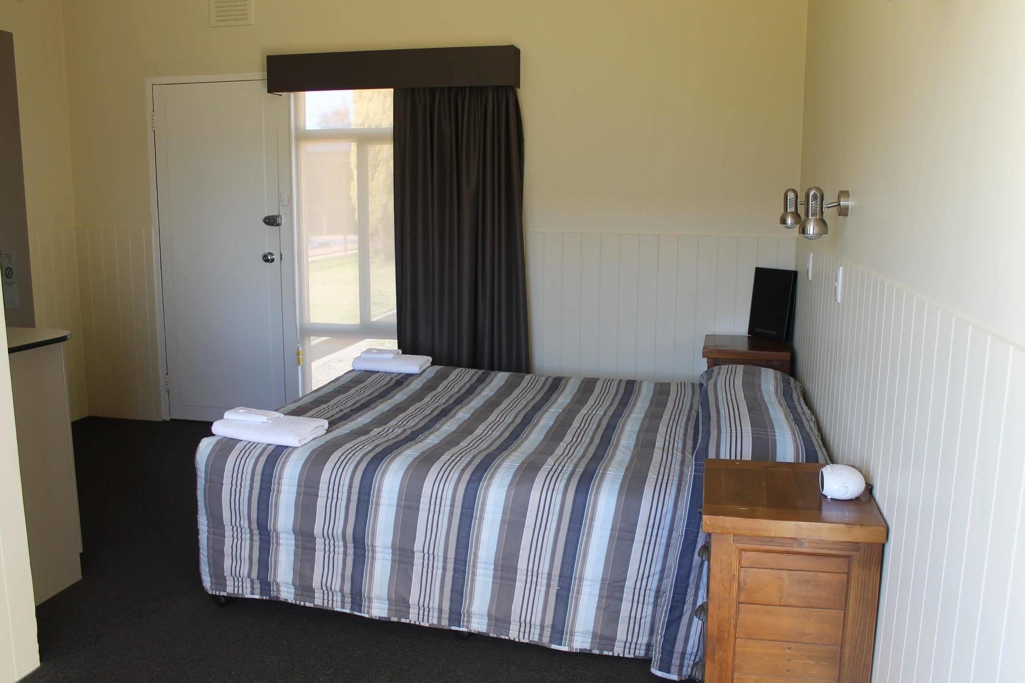 Mountain View Motel Corryong Екстер'єр фото