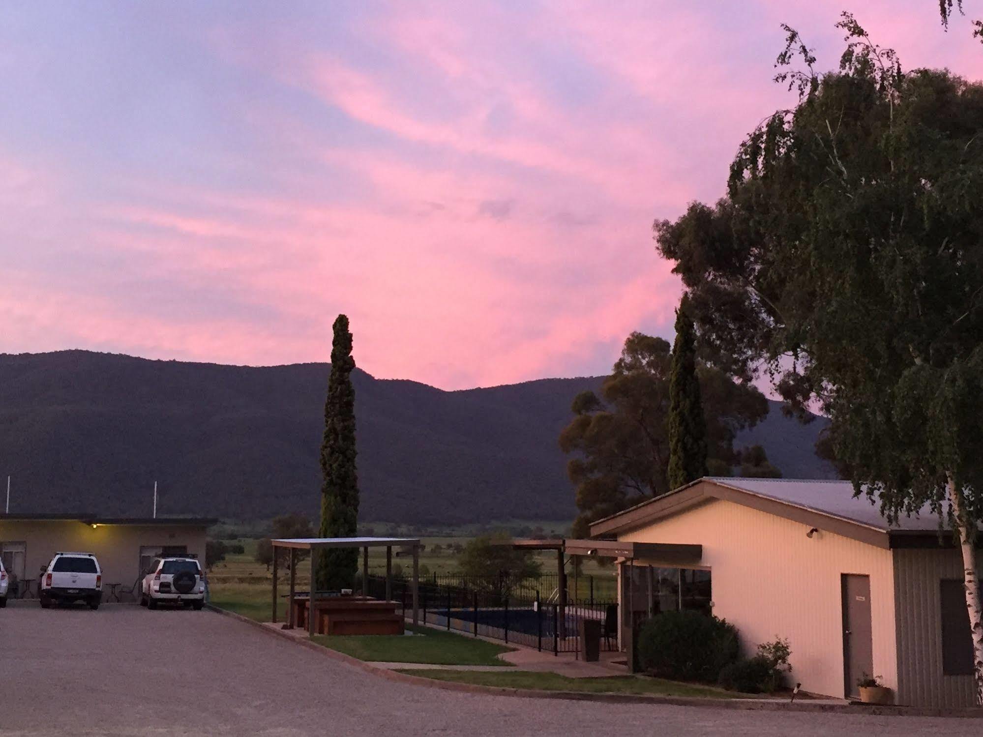 Mountain View Motel Corryong Екстер'єр фото