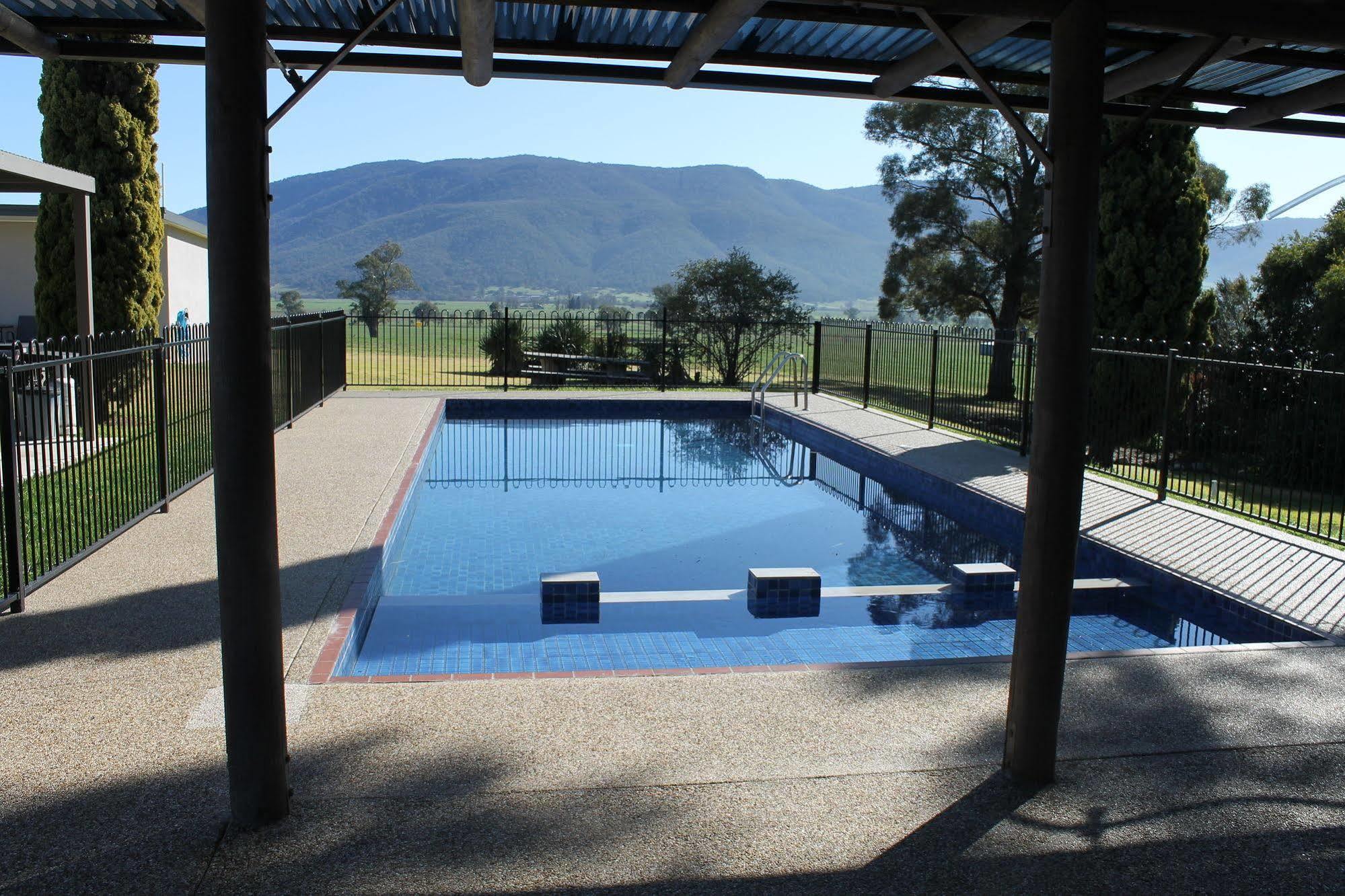 Mountain View Motel Corryong Екстер'єр фото