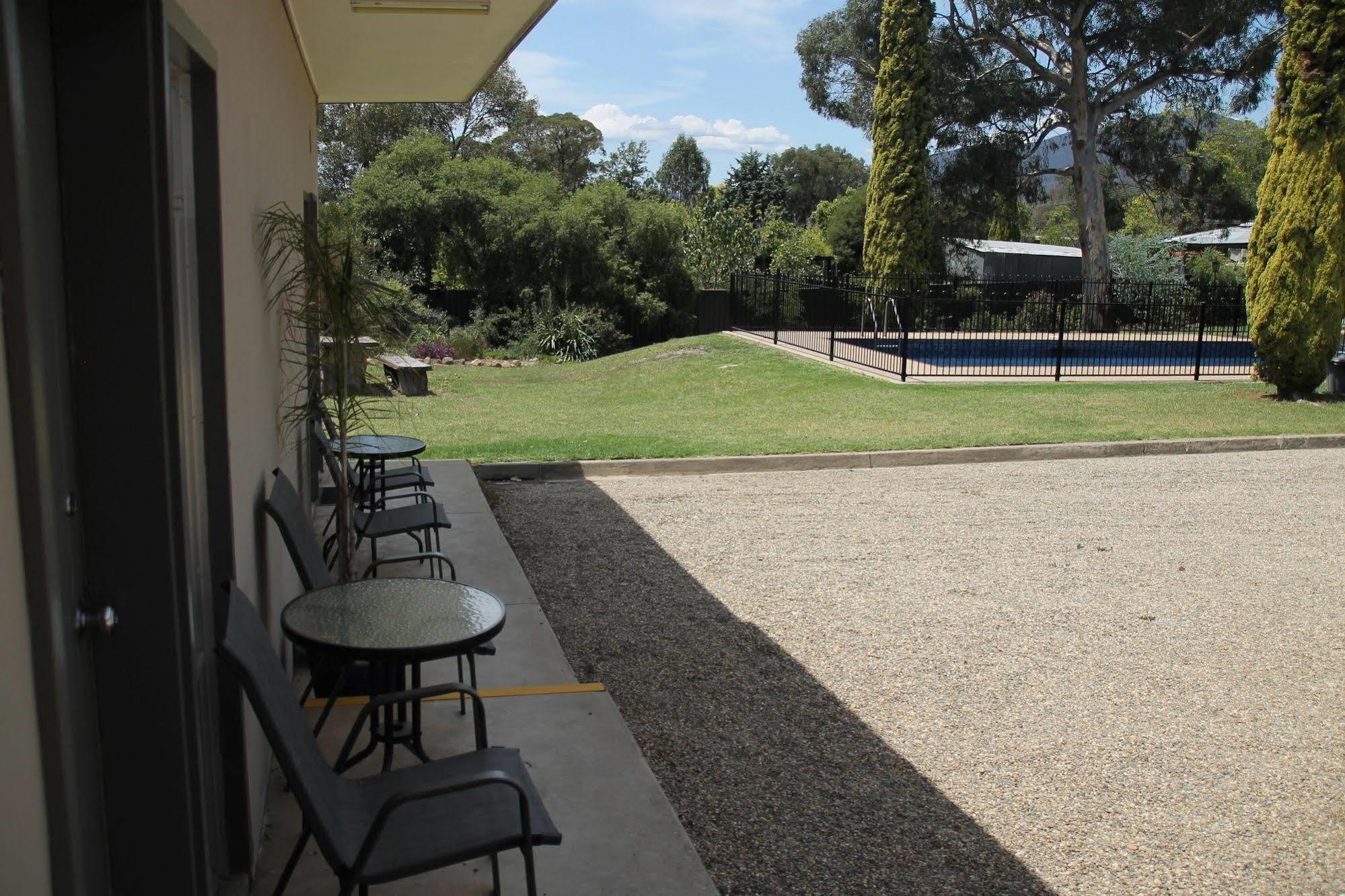 Mountain View Motel Corryong Екстер'єр фото