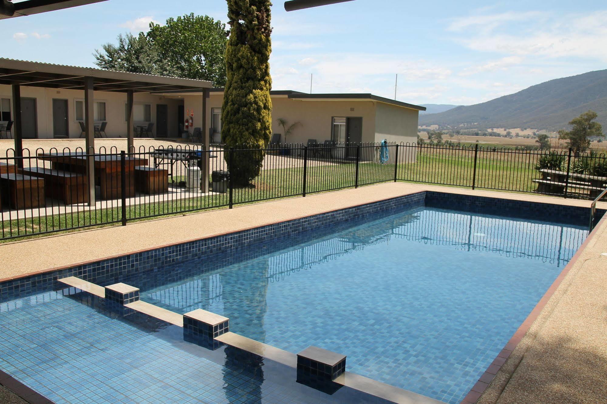 Mountain View Motel Corryong Екстер'єр фото